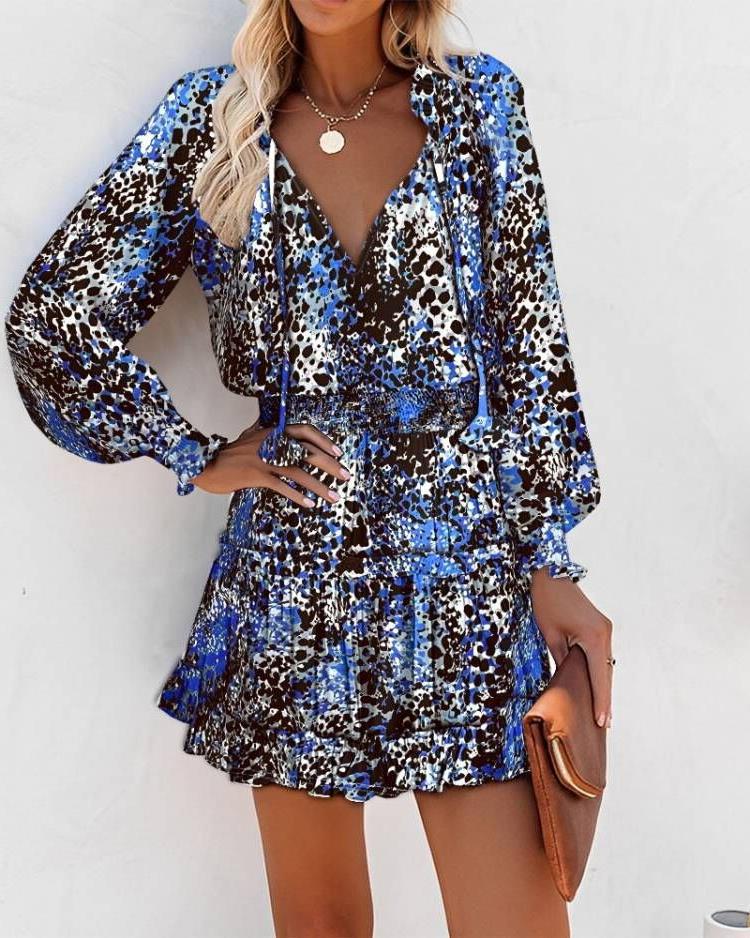 Dames Robe mini ludique avec motif coloré et détails volantés Chic und Stil