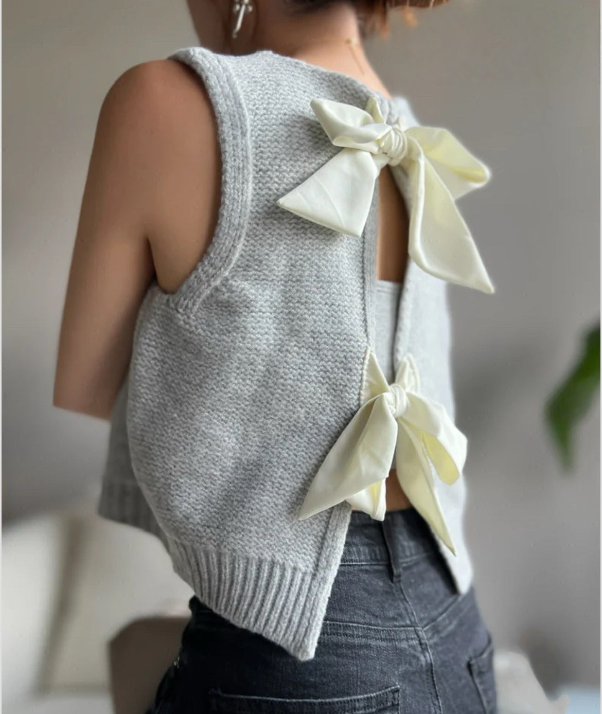 Gilet sans manches en tricot pour femmes avec des nœuds décoratifs au dos Chic und Stil