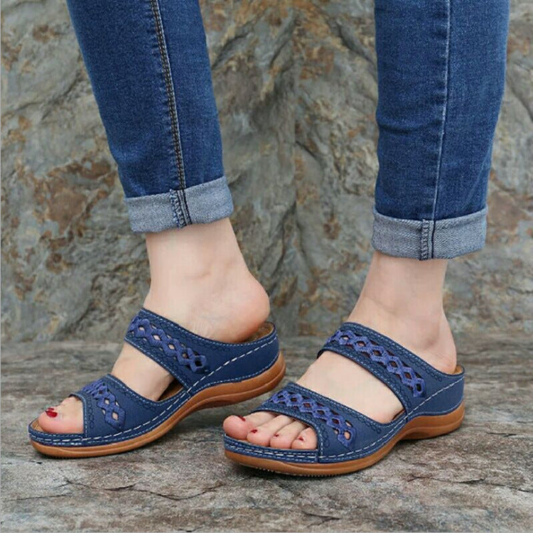 Sandales confortables pour femmes avec des brides perforées et semelle anatomique Chic und Stil