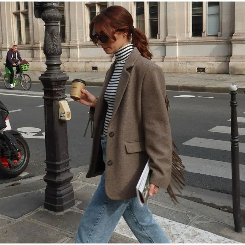 Blazer élégant pour femmes avec des détails frangés et deux poches pratiques Chic und Stil
