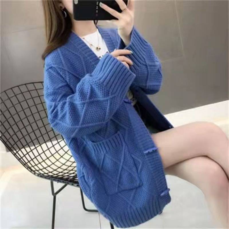 Cardigan en tricot pour femmes avec design en torsades et structures Chic und Stil