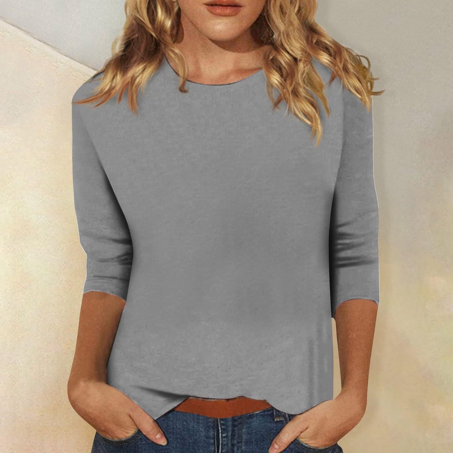 Chic und Stil | Round Neck Three-Quarter Sleeve Solid Color Tee