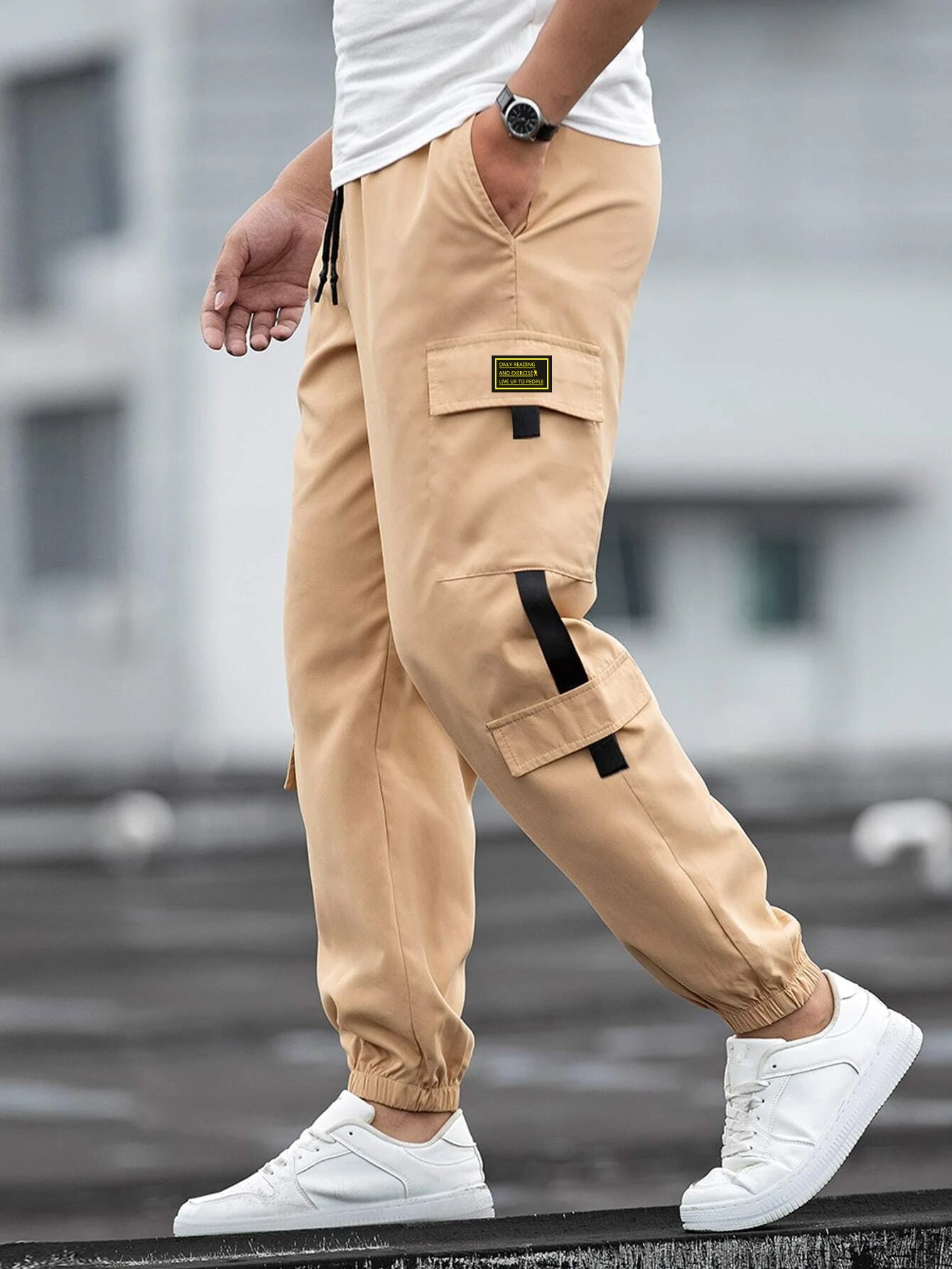 Pantalon cargo décontracté pour hommes avec taille ajustable et poches zippées pratiques Chic und Stil