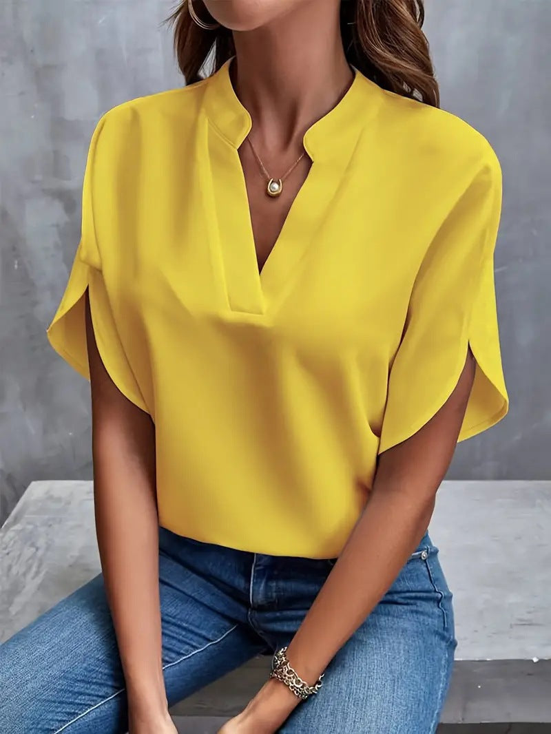 Women's blouse with a relaxed fit and elegant details Chic und Stil