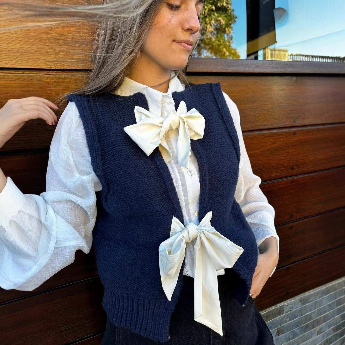 Gilet sans manches en tricot pour femmes avec des nœuds décoratifs au dos Chic und Stil
