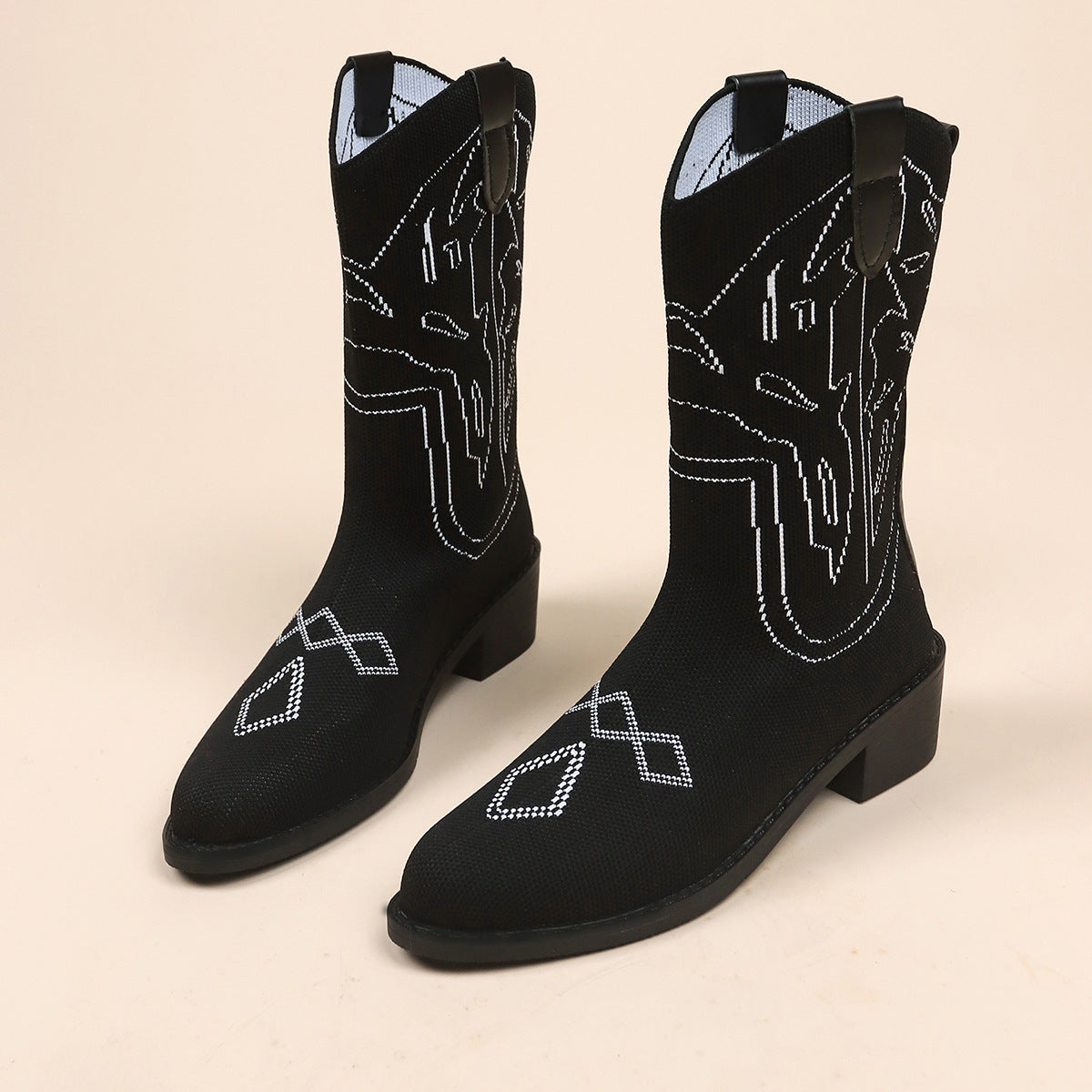 Bottes de cowboy pour femmes avec un motif brodé artistique et un talon robuste Chic und Stil