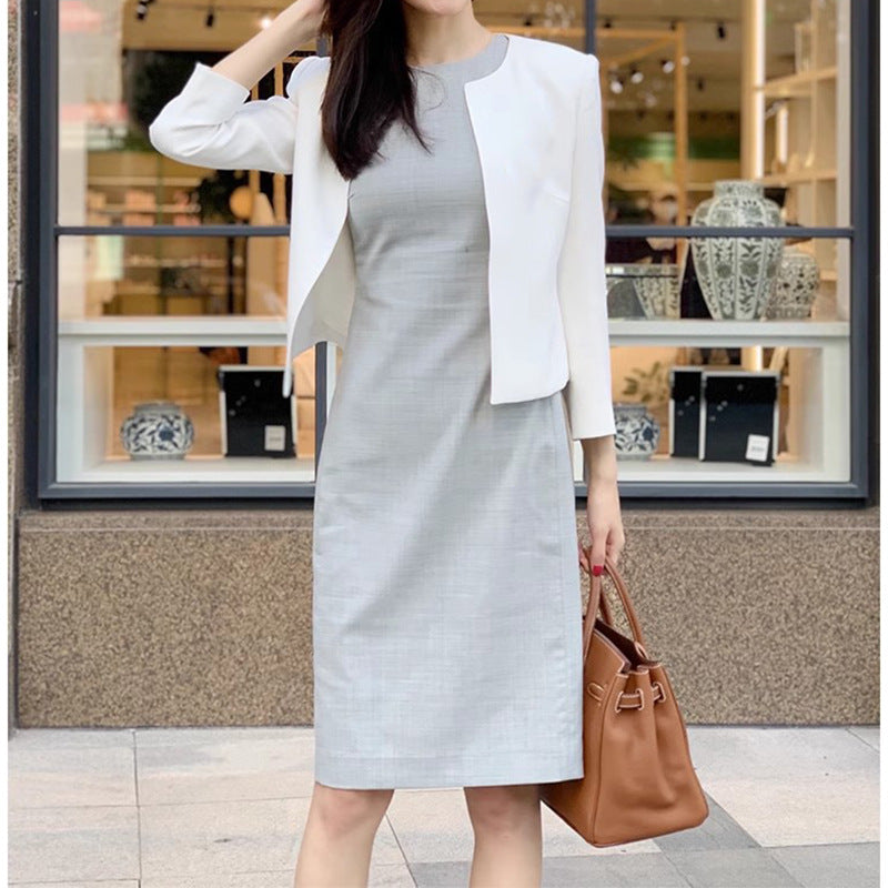 Veste de costume féminine élégante sur mesure et robe crayon Chic und Stil