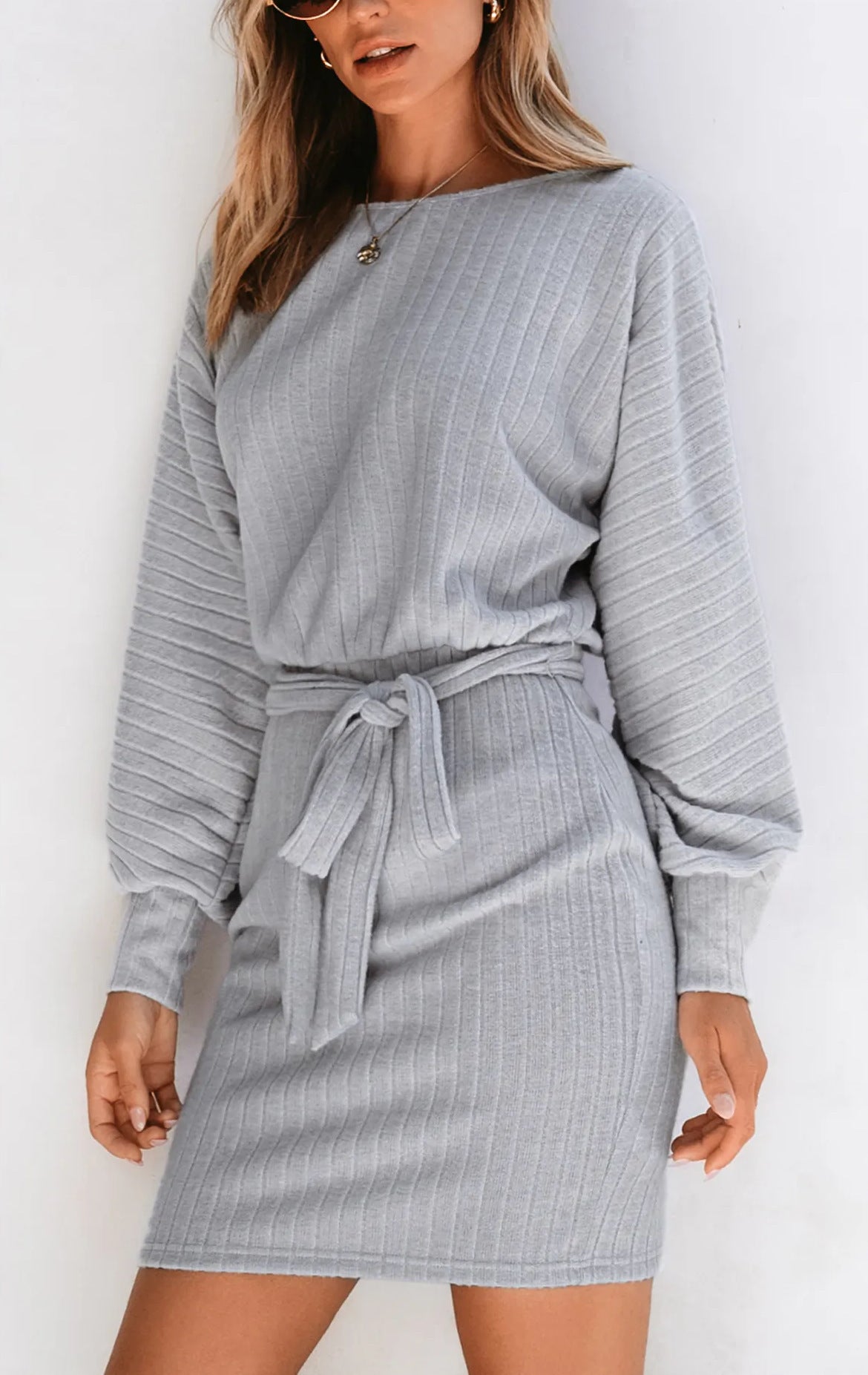 Robe pull élégante pour femmes avec texture côtelée et ceinture Chic und Stil