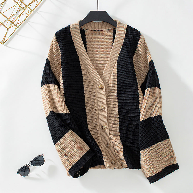 Dame cardigan avec un motif gaufré unique et des détails de bouton tendance Chic und Stil