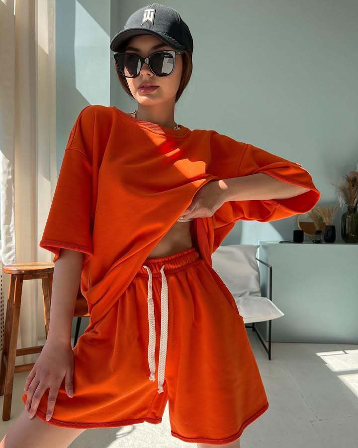 Casual set for women with short sleeves featuring an oversized top and wide shorts Chic and Style