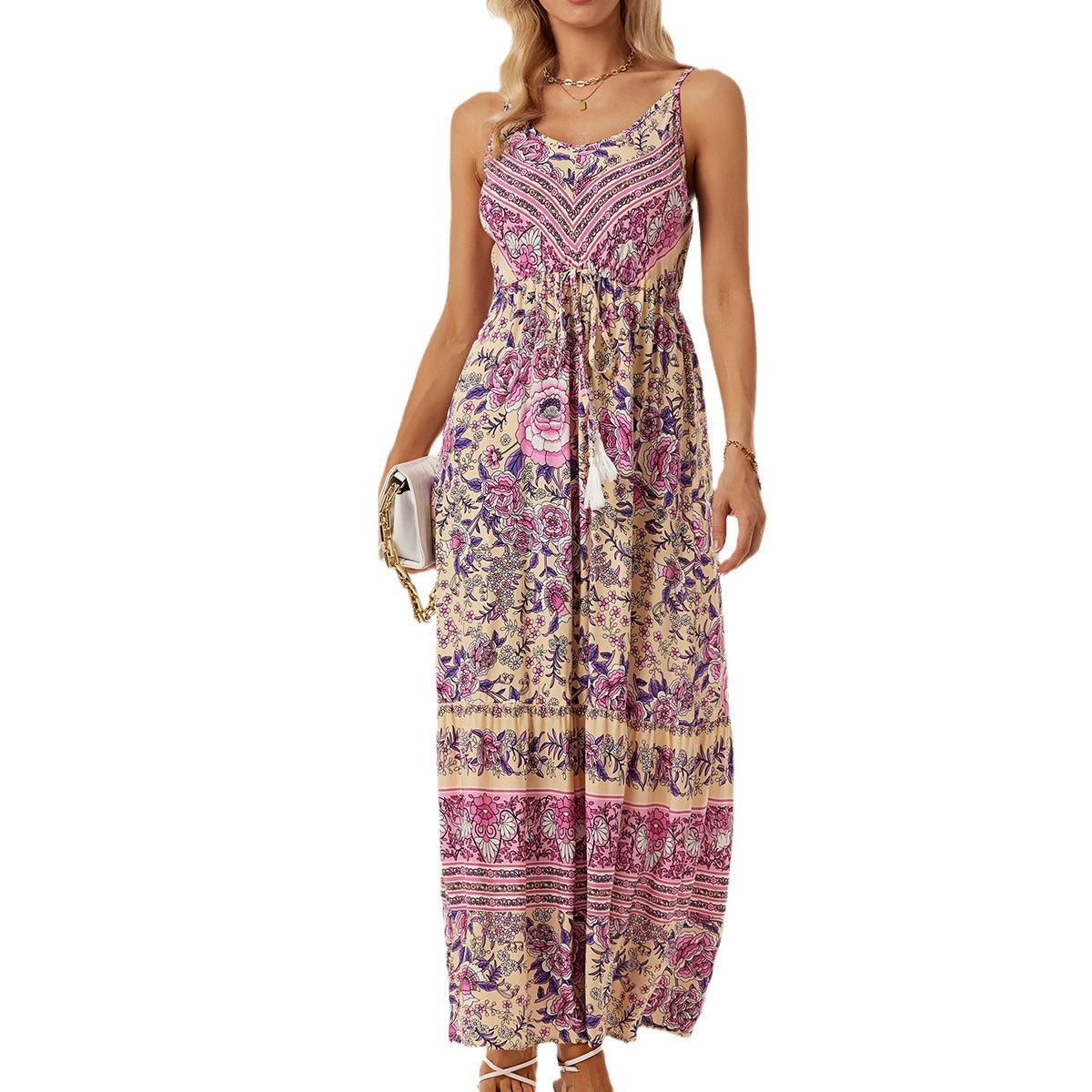 Robe maxi aérienne pour femmes avec un design floral ludique et un tirage à la taille Chic und Stil