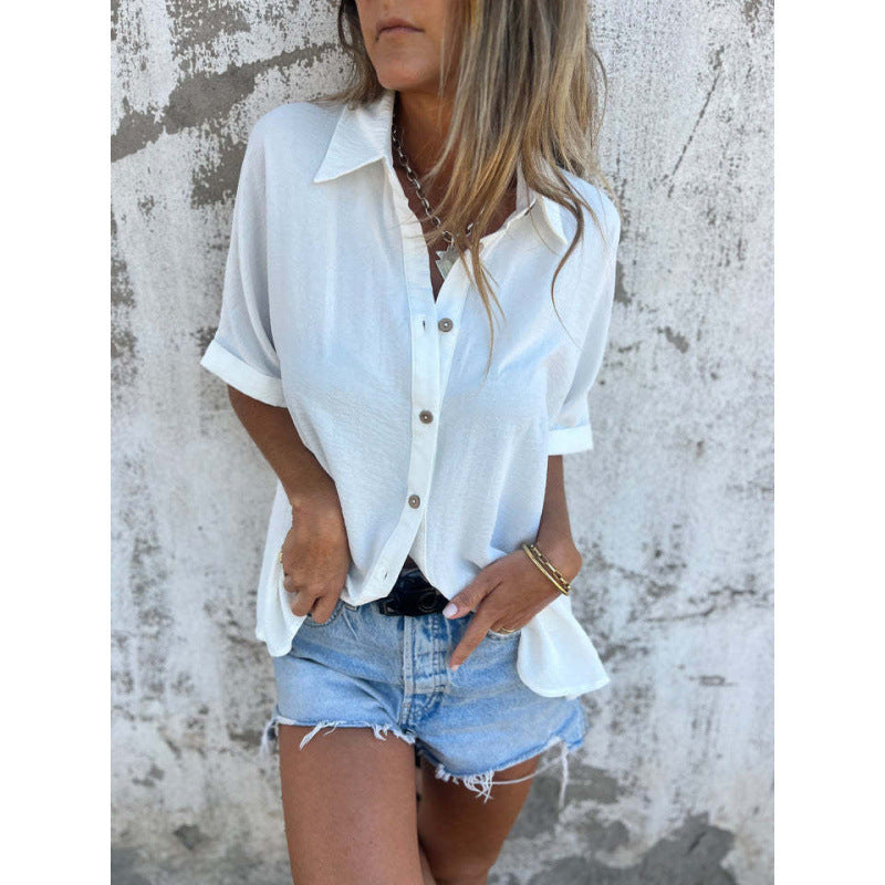 Chemisier décontracté à manches courtes pour femmes avec détails de boutons et col roulé Chic und Stil