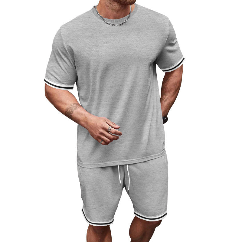Ensemble de t-shirt sportif pour hommes et shorts avec tissu respirant et détails contrastés Chic und Stil