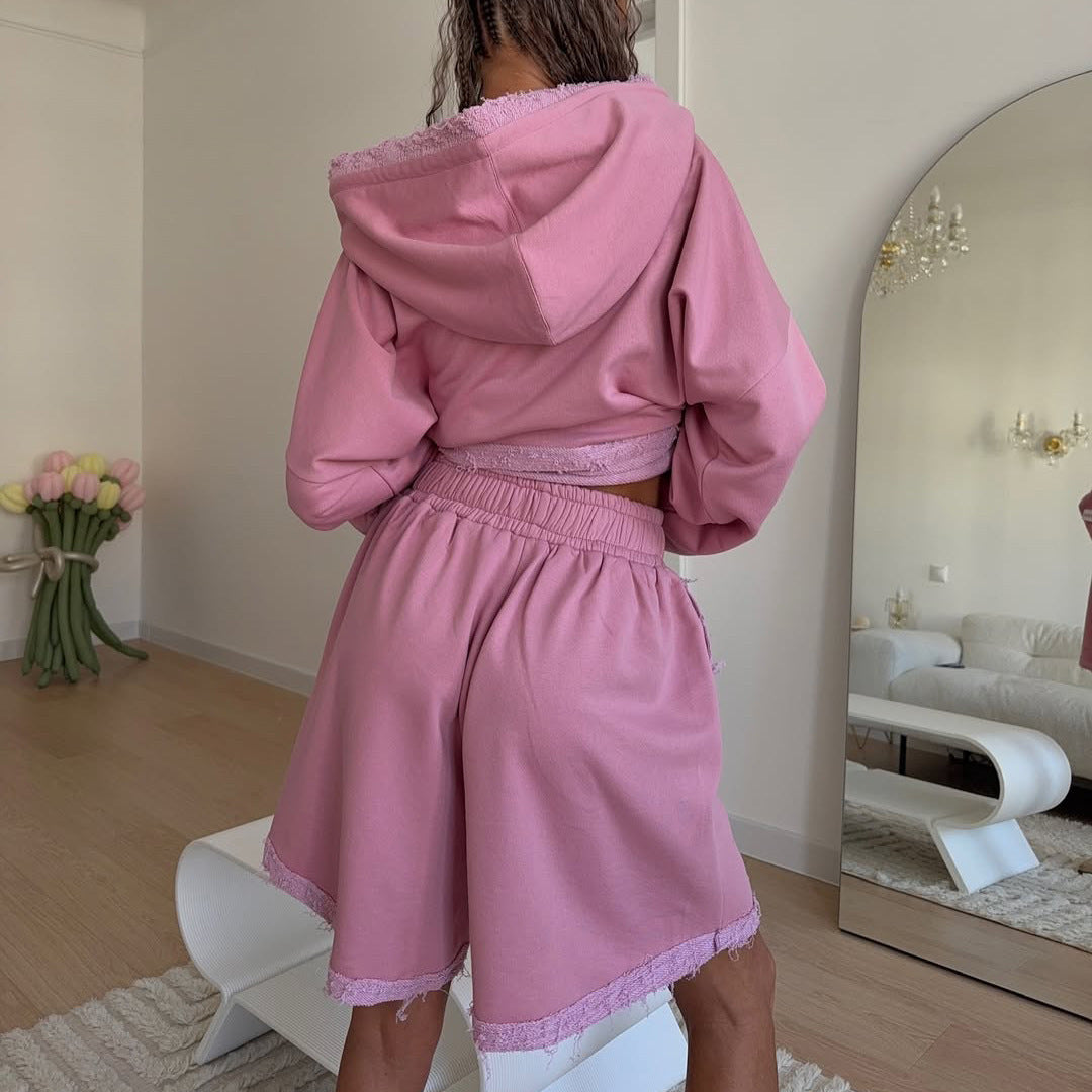 Dames sweat à capuche oversize sportif avec détails effilochés et ensemble de shorts Chic und Stil