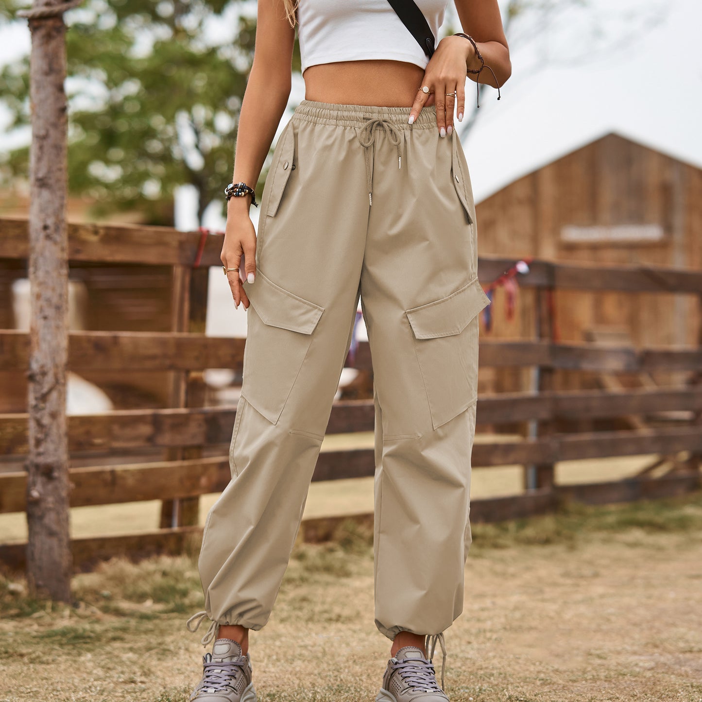 Women's cargo pants with practical pockets and elastic waistband Chic und Stil