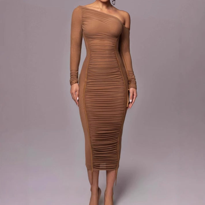 Robe portefeuille ajustée pour femmes avec coupe asymétrique et détails de volants raffinés Chic und Stil
