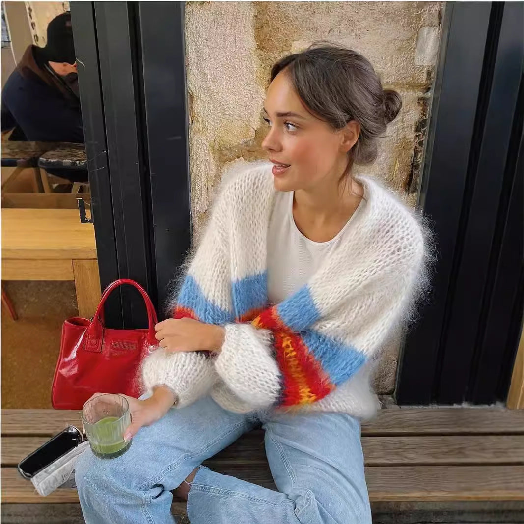 Cardigan en tricot décontracté pour femmes avec des rayures colorées et une coupe ample Chic und Stil