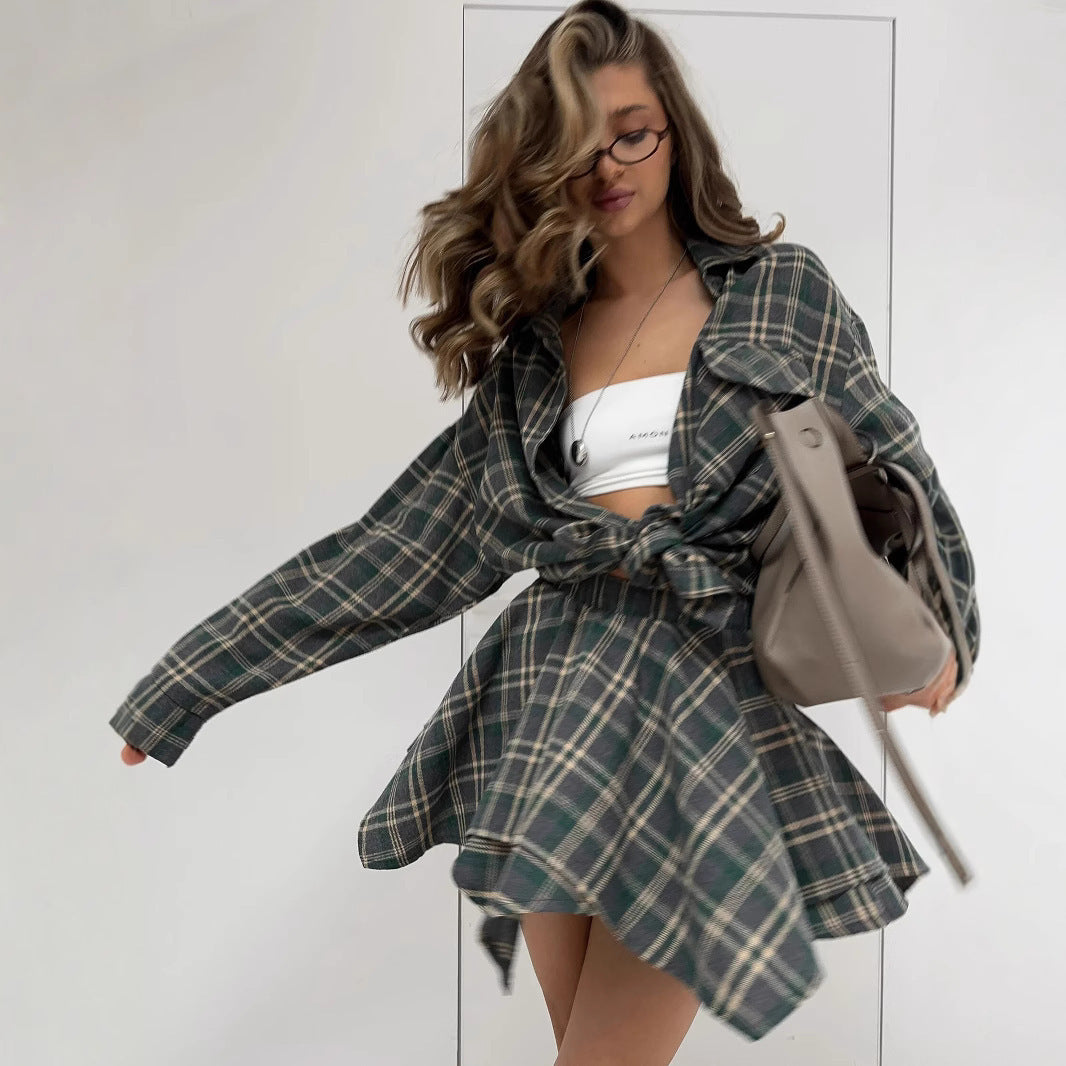Robe chemise à carreaux décontractée pour femmes avec coupe asymétrique Chic und Stil