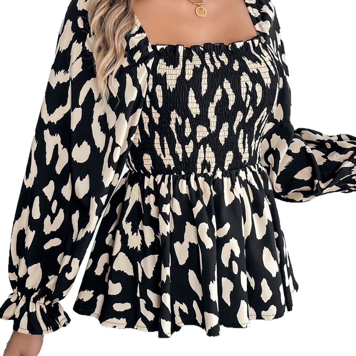 Blouse en dentelle pour femmes avec manches de type évêque et haut froncé Chic und Stil