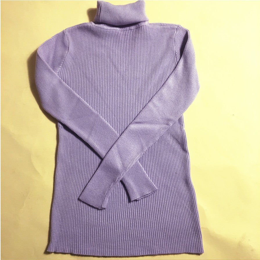 Pull à col roulé pour femmes avec une fine texture côtelée et une coupe ajustée Chic und Still