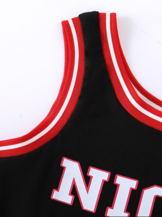 Robe sportive pour femmes de style basketball avec inscription brodée Chic und Stil