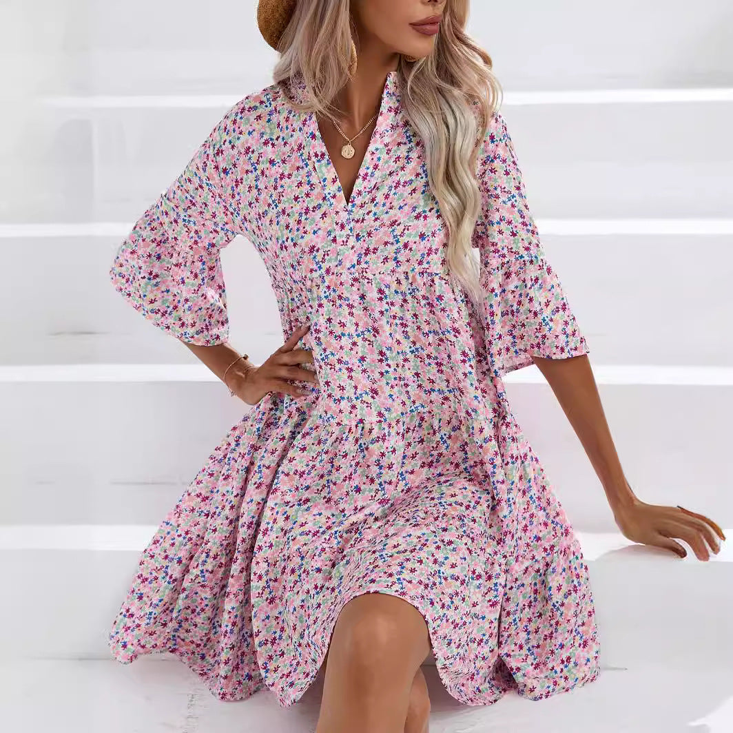 Robe chemise pour femmes avec des manches volumineuses à volant et un motif floral espiègle Chic und Stil