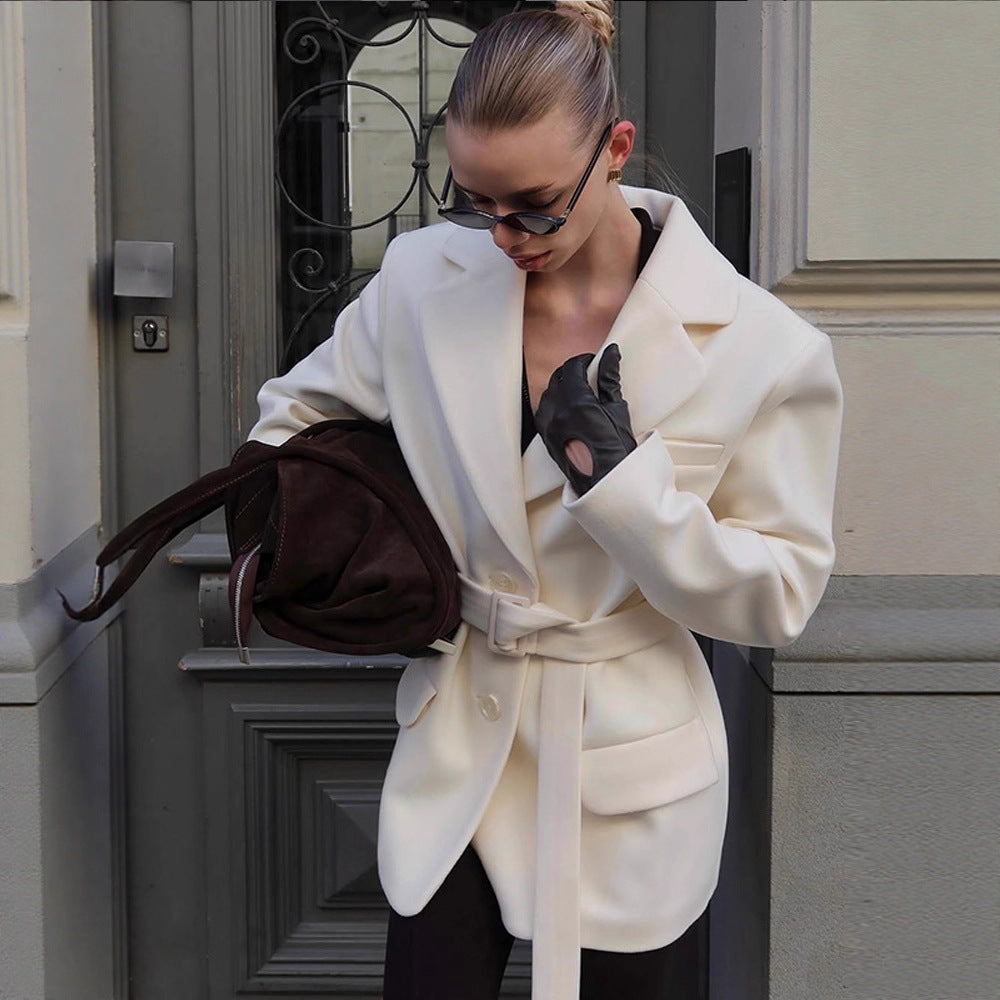 Blazer féminin tendance avec ceinture à la taille et poches pratiques Chic und Stil