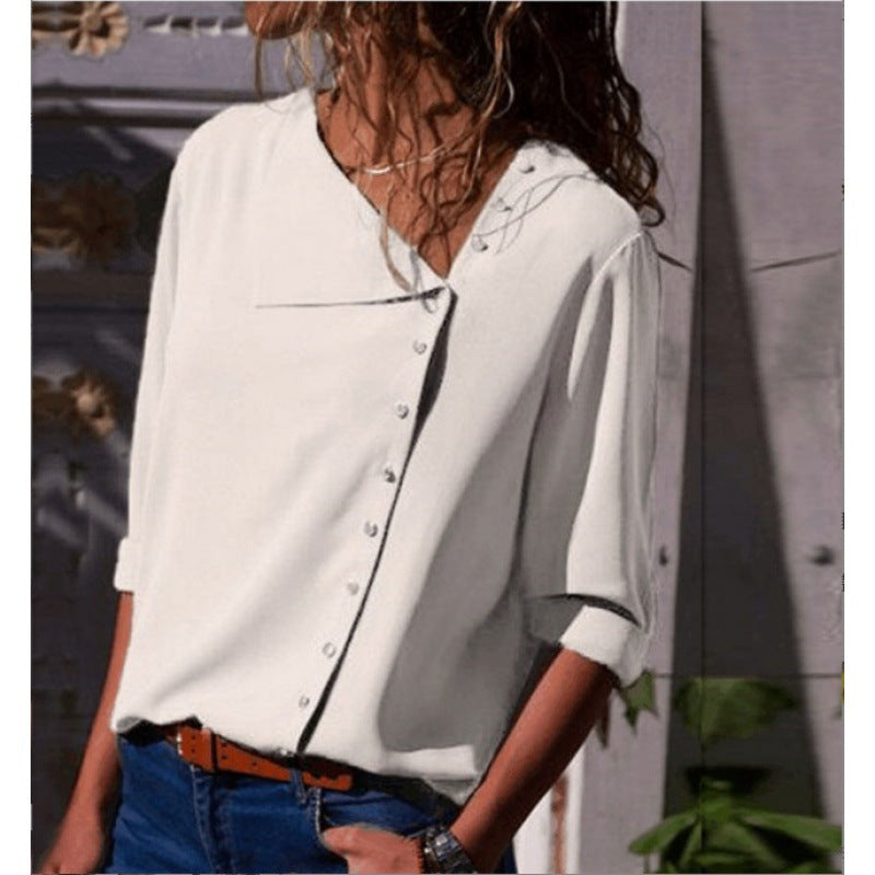 Blouse mode femme avec des détails de bouton discrets Chic und Stil