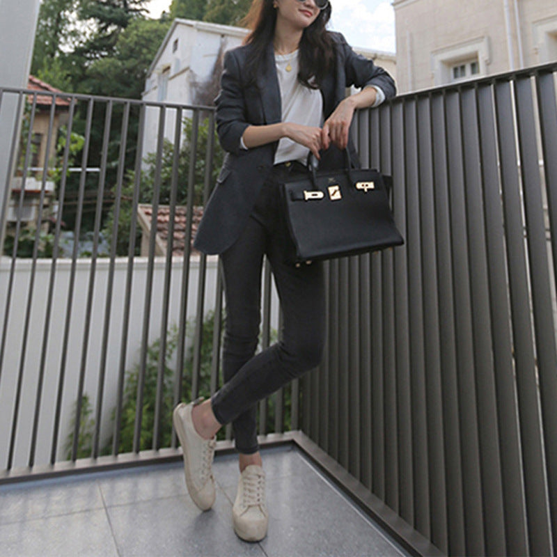 Veste en laine sur mesure pour femmes avec coupe structurée Chic und Stil