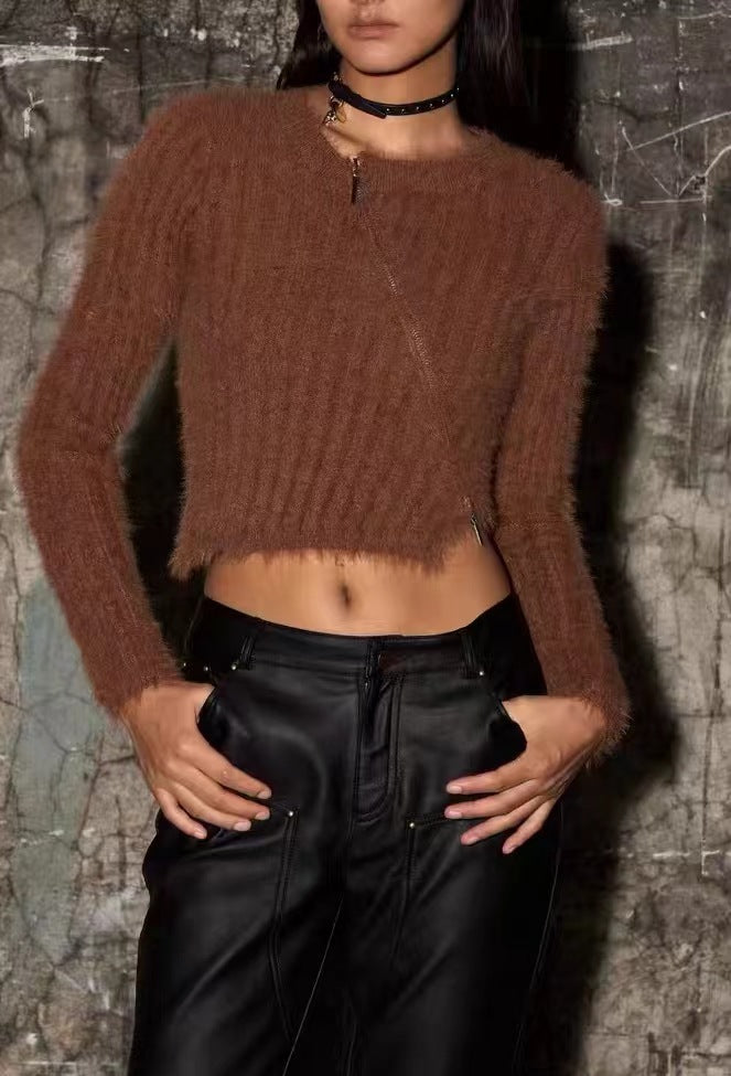 Women's plush pullover with trendy cut and practical zipper Chic and Style