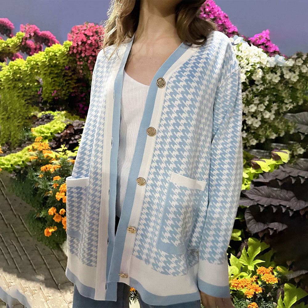 Cardigan en tricot pour femmes avec un motif classique pied-de-poule et patte de boutonnage Chic und Stil