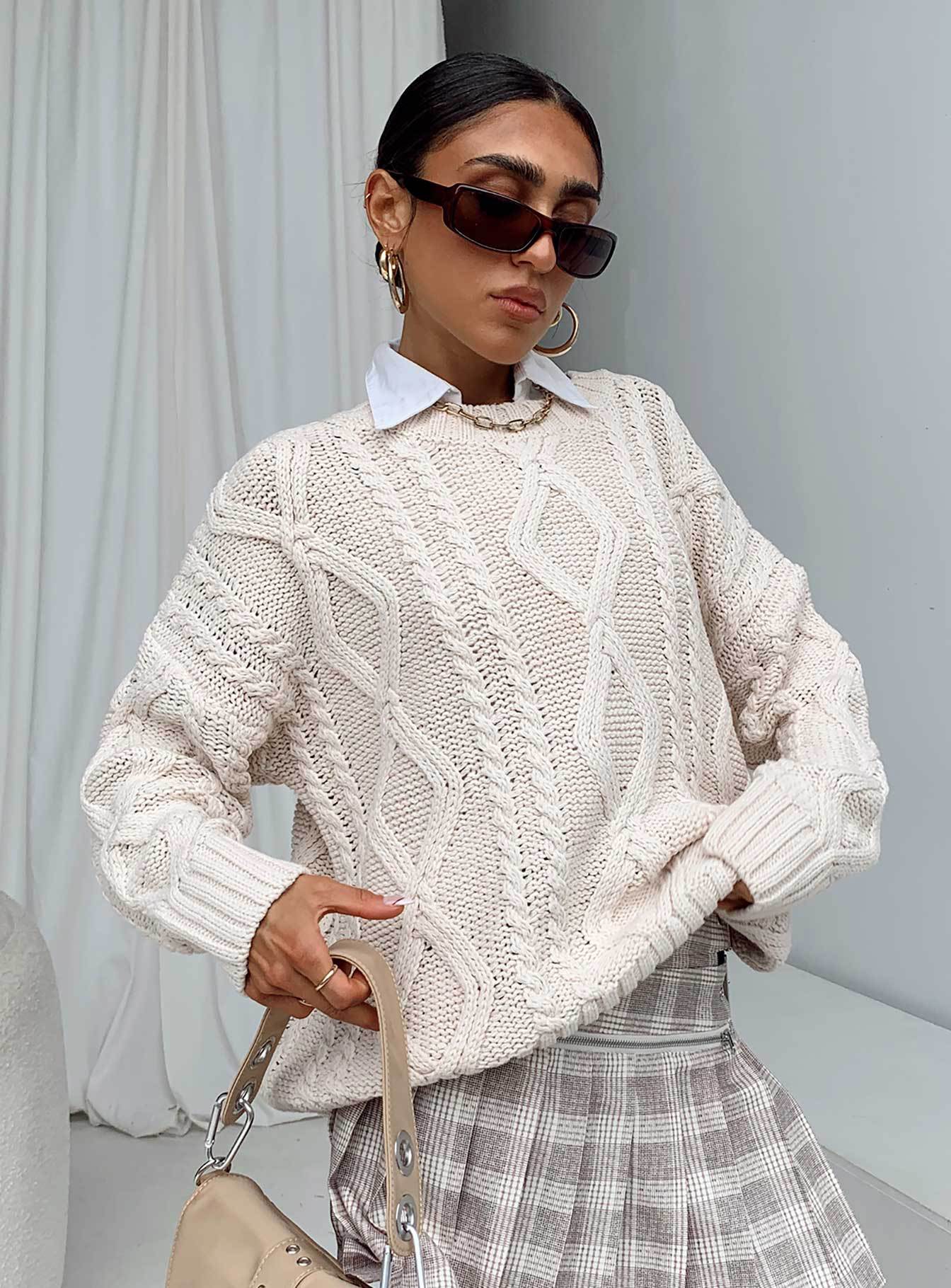Pull femme en grosse maille avec des manches volumineuses et un motif torsadé classique Chic und Stil
