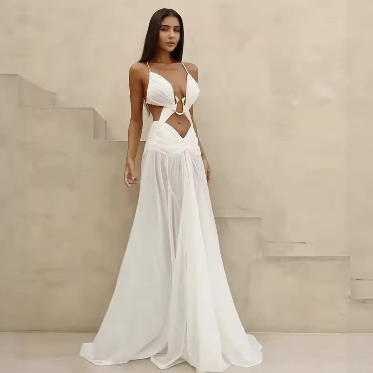 Robe maxi femme avec un design de volants ludique et une élégante ouverture dans le dos Chic und Stil