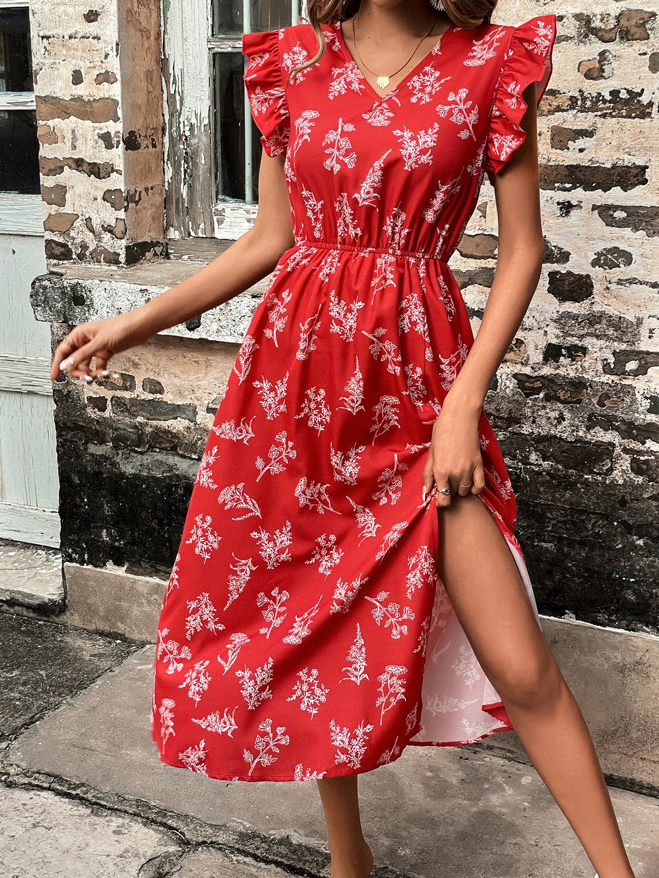 Robe maxi femme avec des détails froncés et des motifs floraux Chic und Stil