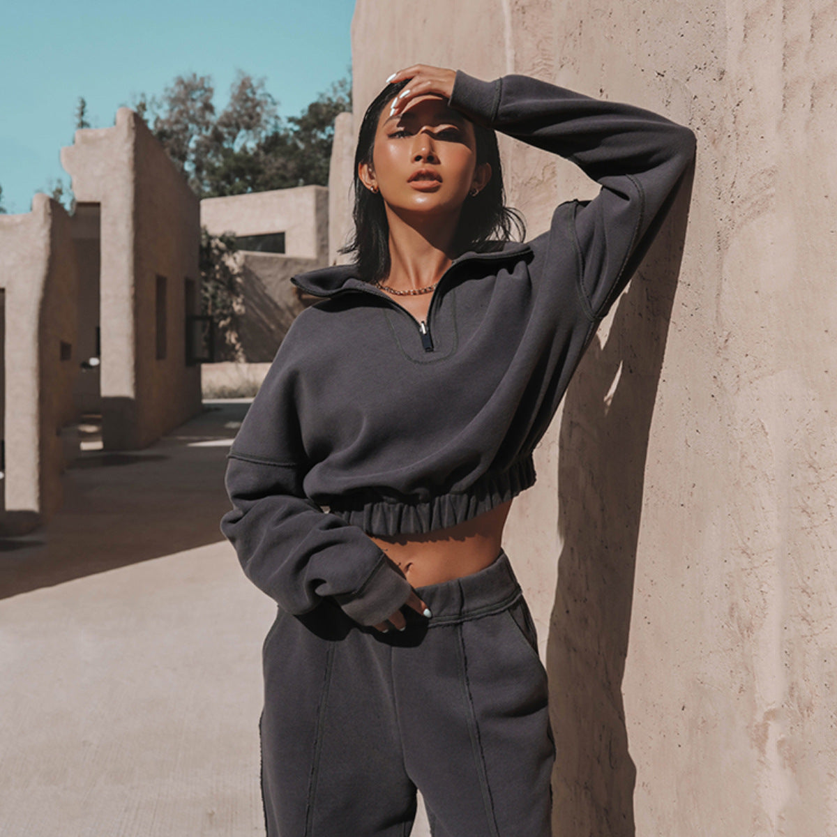 Dame sweat à capuche décontracté avec fermeture éclair et ourlet froncé Chic und Stil