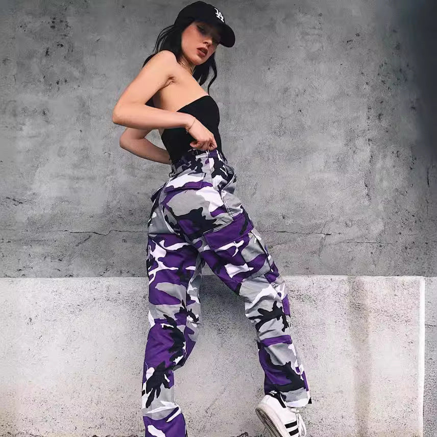 Pantalon cargo pour femmes au design camouflage moderne avec poches pratiques et taille élastique Chic und Stil