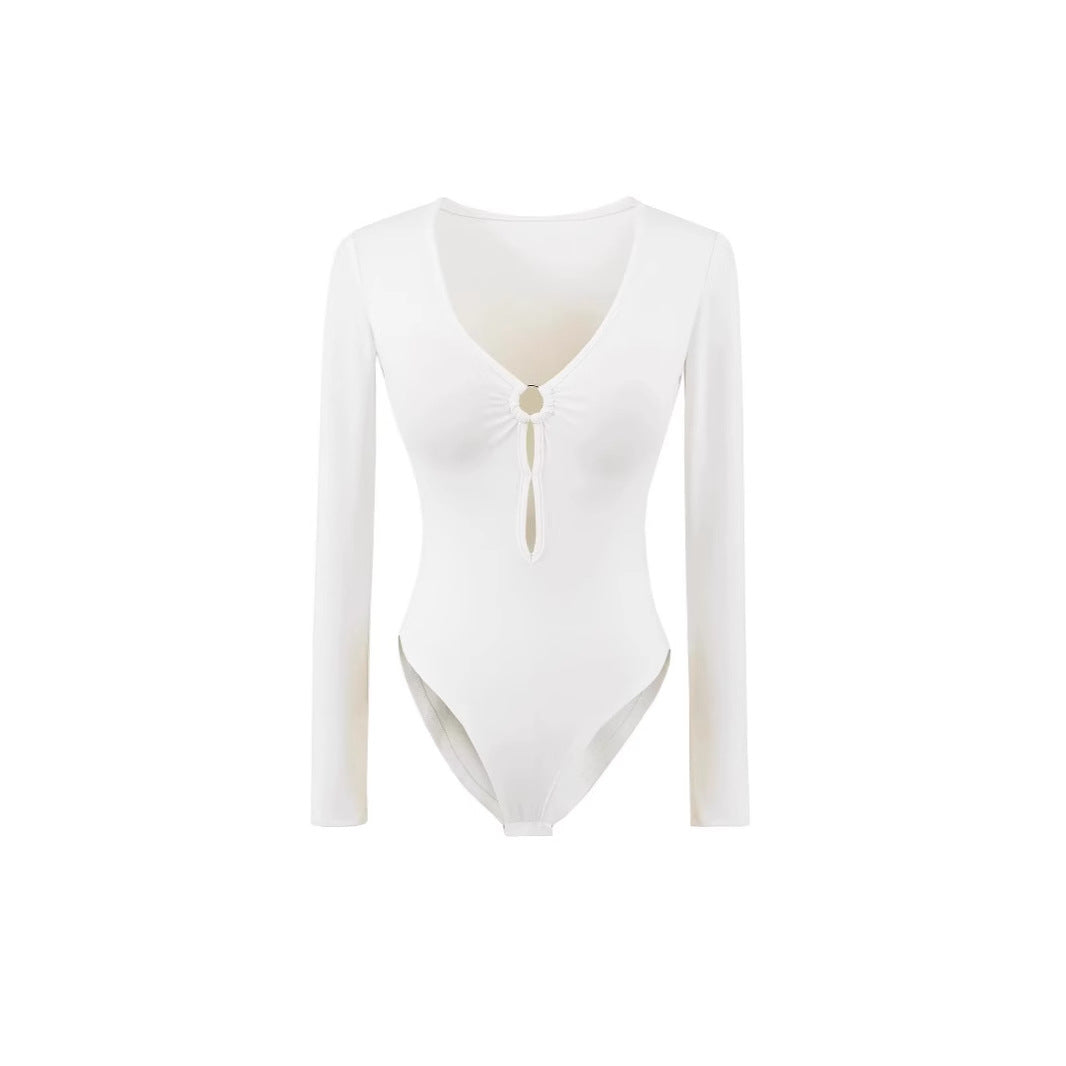Body féminin à manches longues avec décolleté en V élégant et détail de bague décoratif Chic und Stil