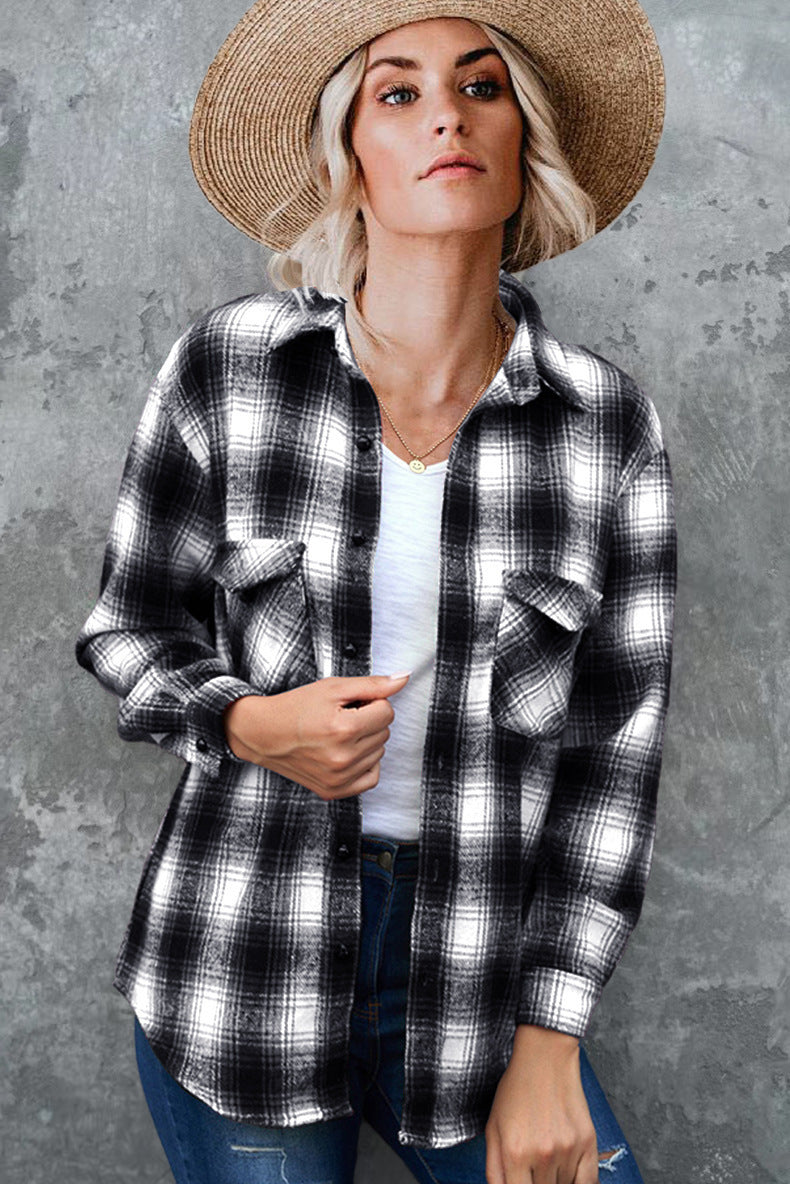 Chemise en flanelle pour femmes avec motif à carreaux et poches plaquées Chic und Stil