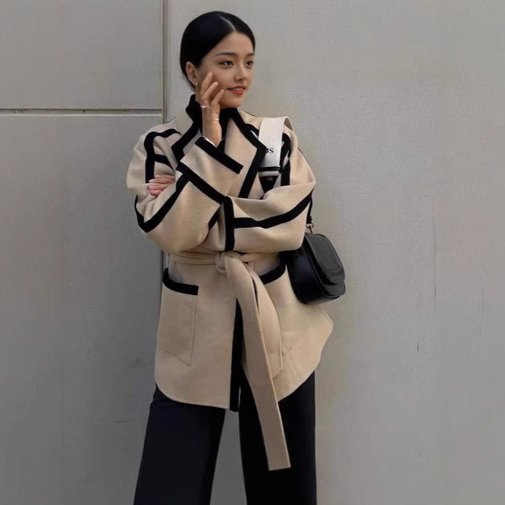 Blazer-kimono tendance pour femmes avec ceinture et détails contrastés Chic und Stil