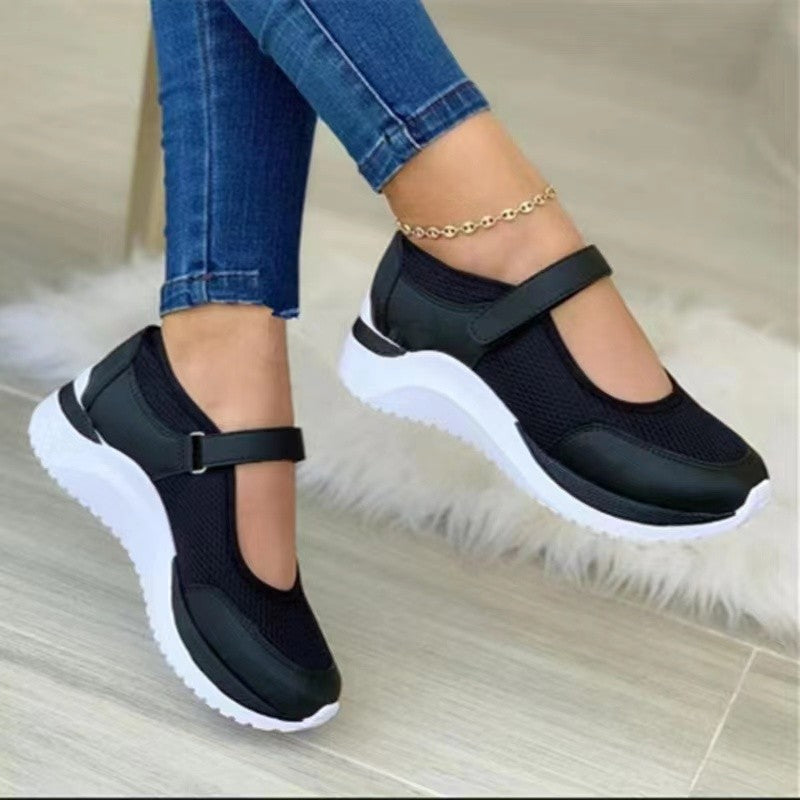 Chic and Style sporty leisure shoes for women with a breathable material upper and an adjustable strap system