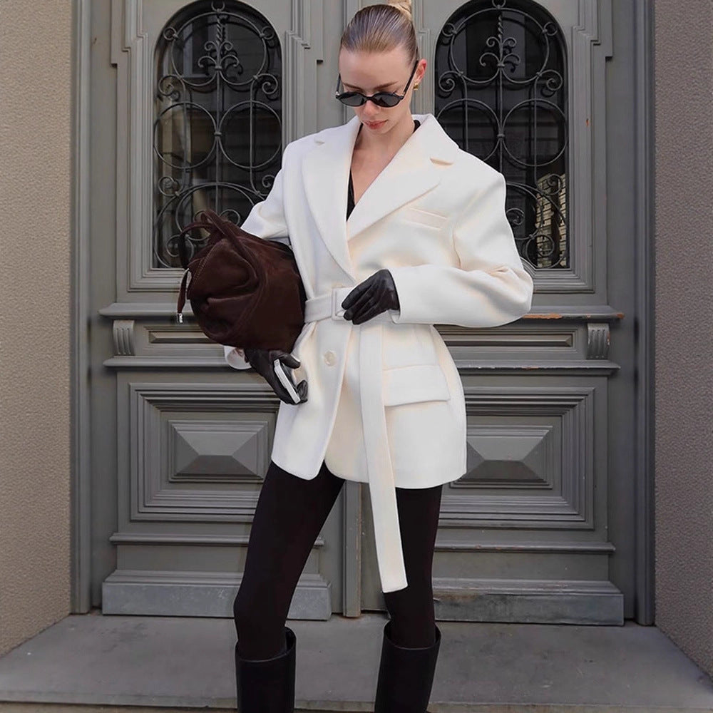 Blazer féminin tendance avec ceinture à la taille et poches pratiques Chic und Stil