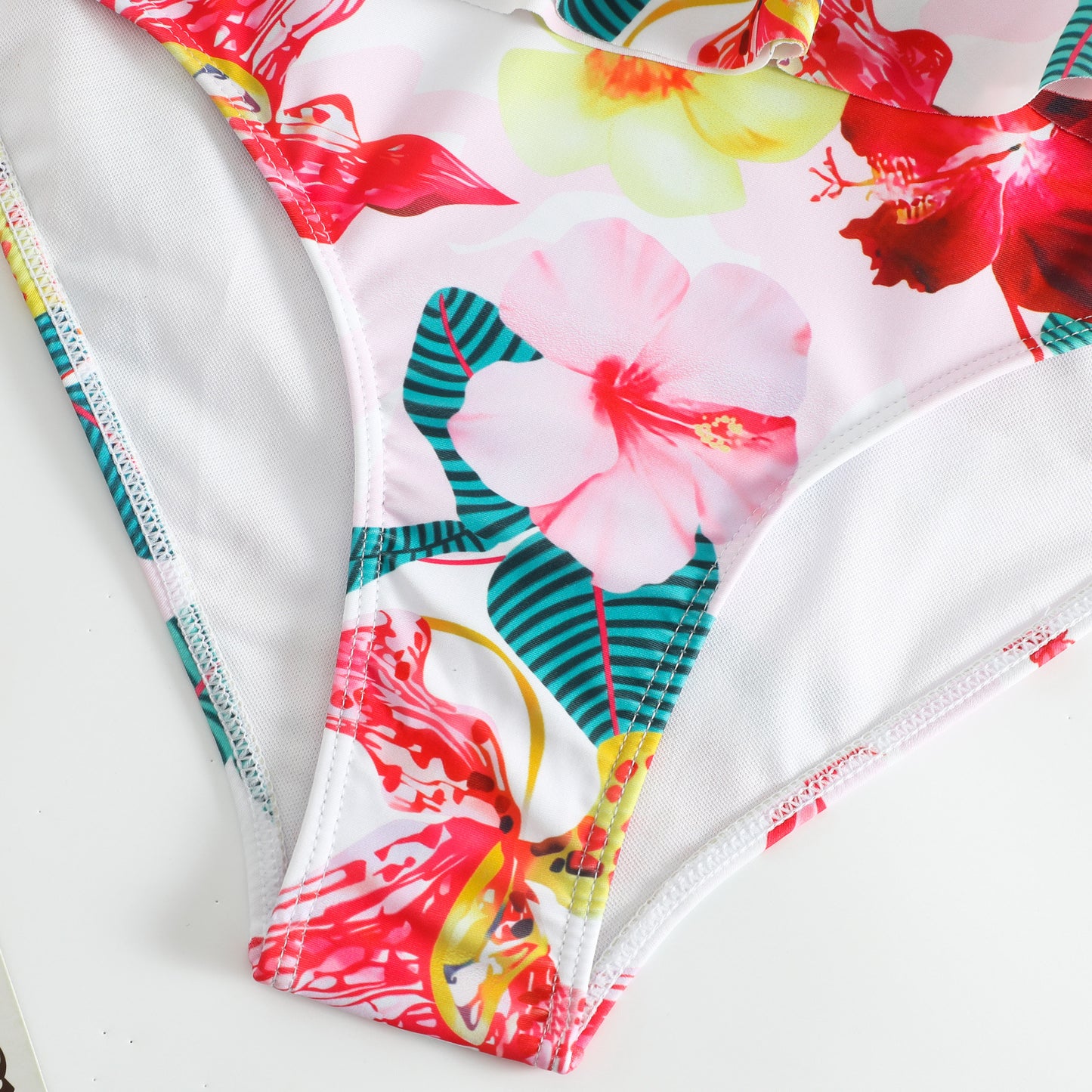 Maillot de bain pour femmes avec une jolie jupe Chic und Stil