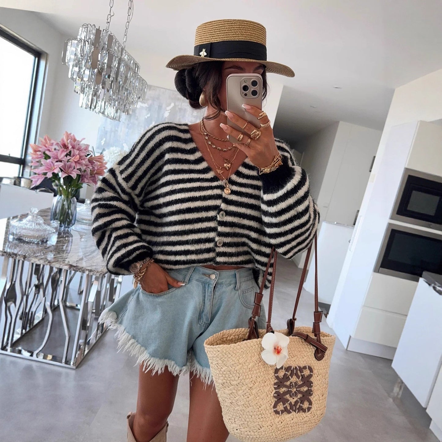 Cardigan en tricot douillet pour dames en laine de haute qualité avec un motif rayé tendance Chic und Stil