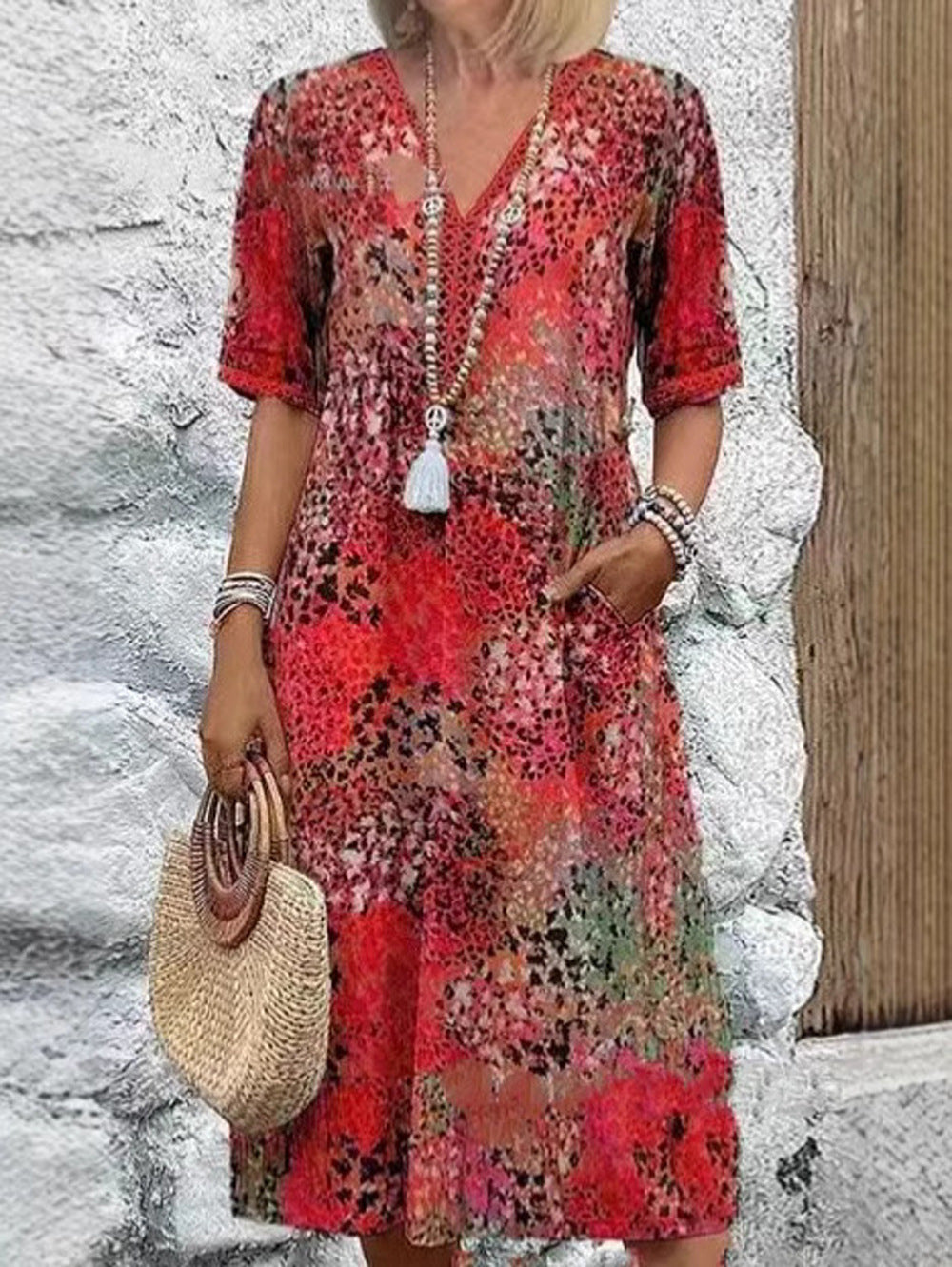 Robe maxi femme avec décolleté en V et poches latérales pratiques Chic und Stil