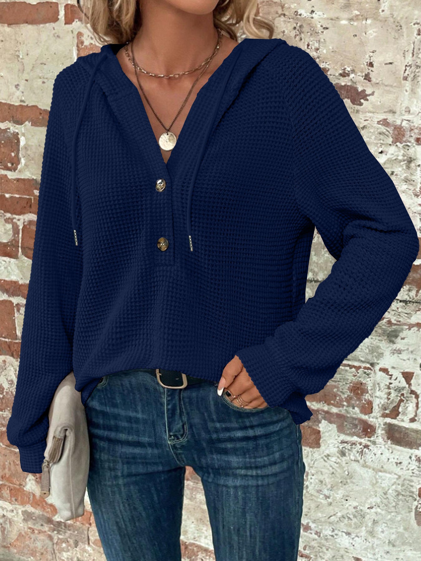 Pull à capuche décontracté pour femmes avec des détails en boutons et un tissu structuré Chic und Stil