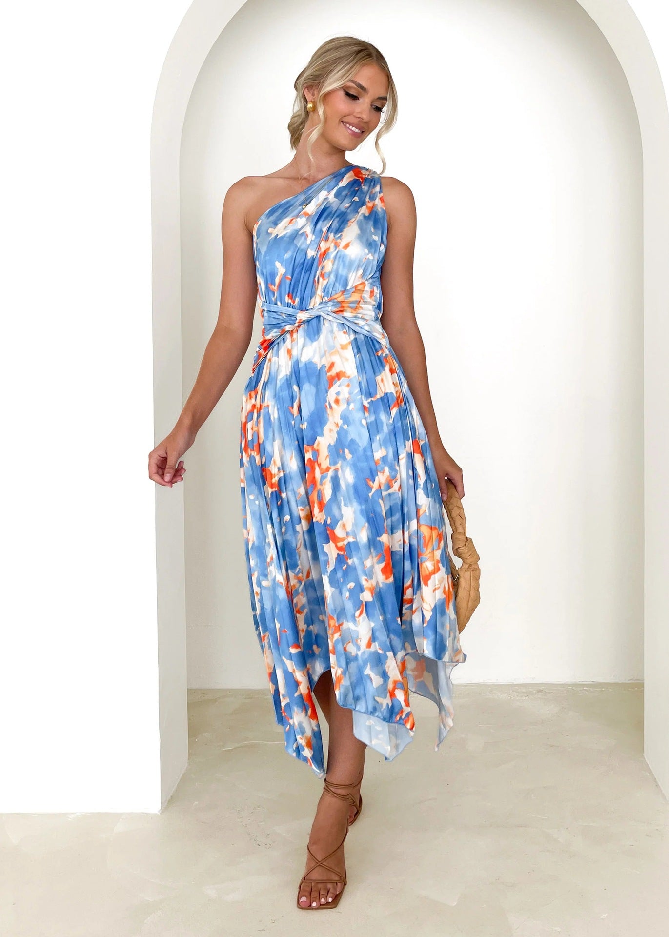 Robe portefeuille asymétrique à fleurs Chic und Stil pour femmes