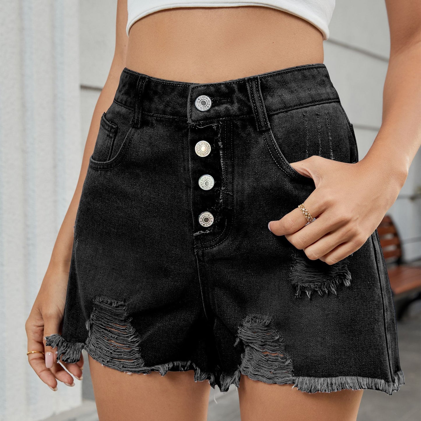 Women's denim shorts with trendy Destroyed design and high waist Chic und Stil