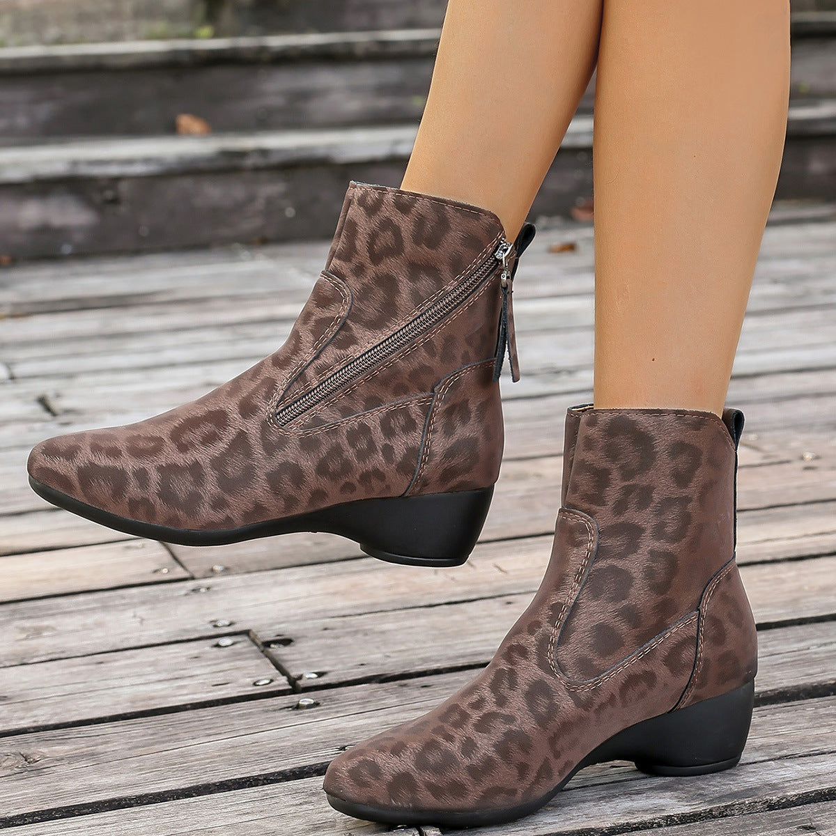 Bottes élégantes pour femmes au design animalier avec fermeture éclair latérale Chic und Stil
