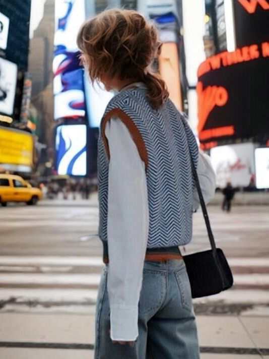 Pull en tricot pour femmes avec décolleté en V et motif zigzag moderne Chic und Stil