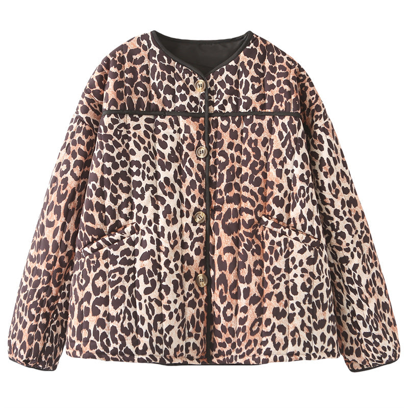 Quilted women's jacket with leopard pattern and practical pockets Chic and Style